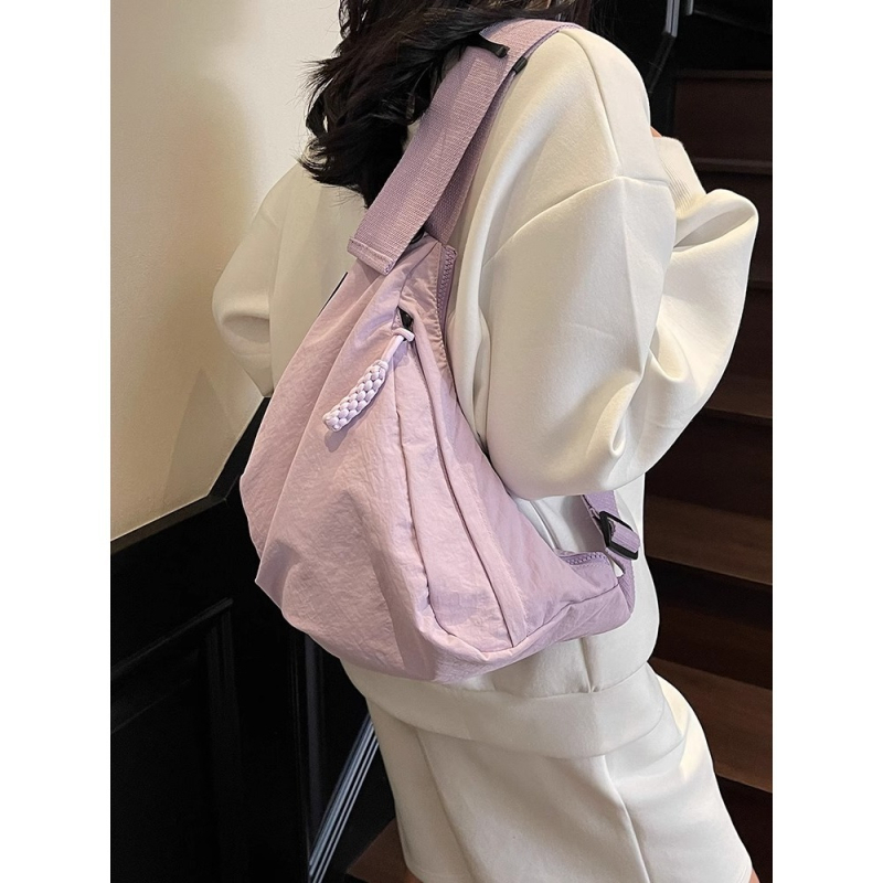 Dumpling crossbody torba — gradska jednostavnost, Oxford tkanina, stil dumpling bun, ljeto 2025, svakodnevna upotreba