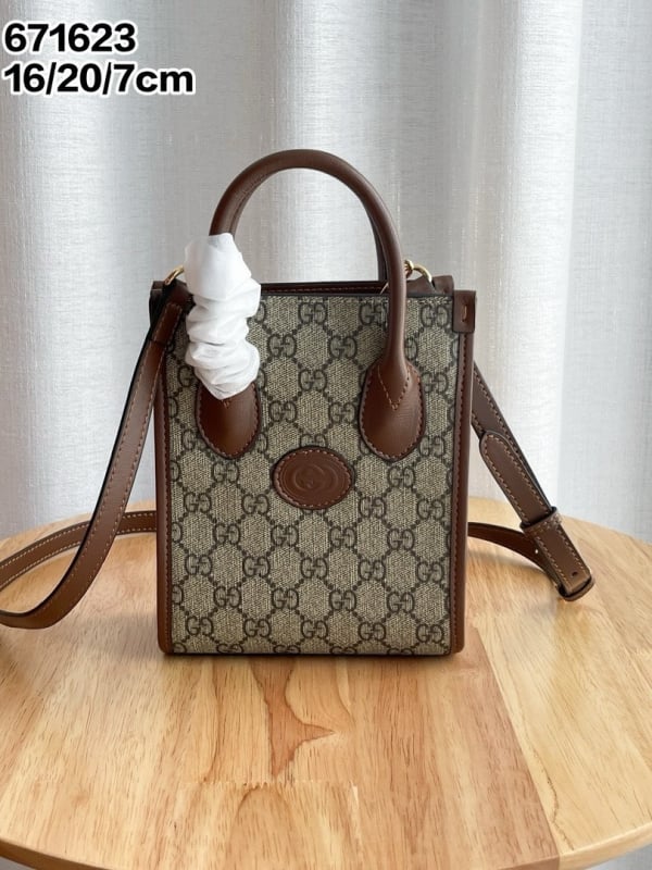 G-brand kožna retro tote torba za partituru – monogram uzorak (Materijal: prava koža; Podstava: platno; Oblik: uspravni kvadrat; Remenje: dvostruka; ID pretinac)