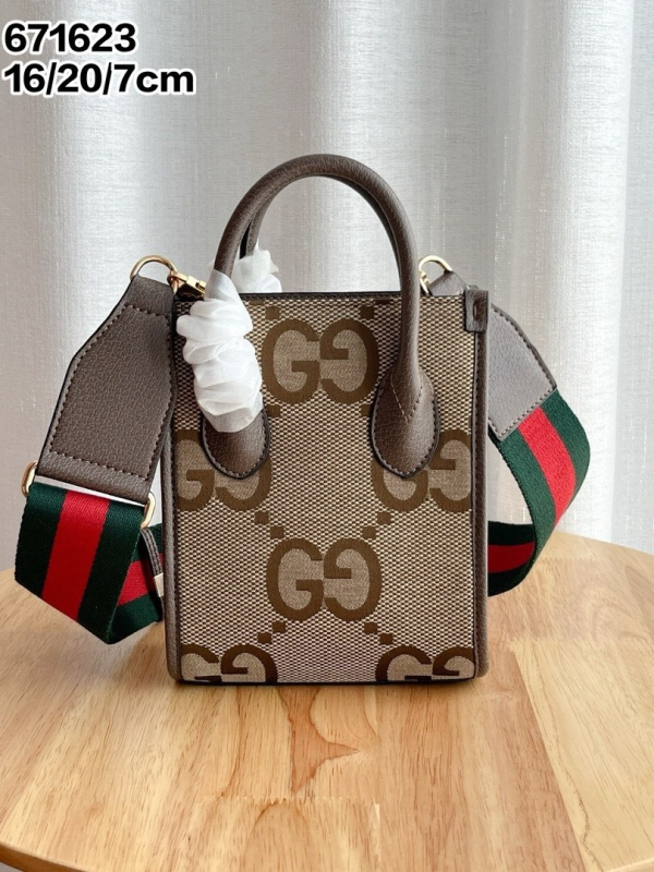 G-brand kožna retro tote torba za partituru – monogram uzorak (Materijal: prava koža; Podstava: platno; Oblik: uspravni kvadrat; Remenje: dvostruka; ID pretinac)