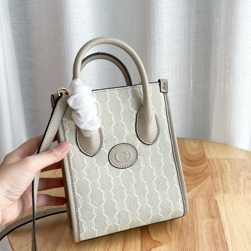 G-brand kožna retro tote torba za partituru – monogram uzorak (Materijal: prava koža; Podstava: platno; Oblik: uspravni kvadrat; Remenje: dvostruka; ID pretinac)