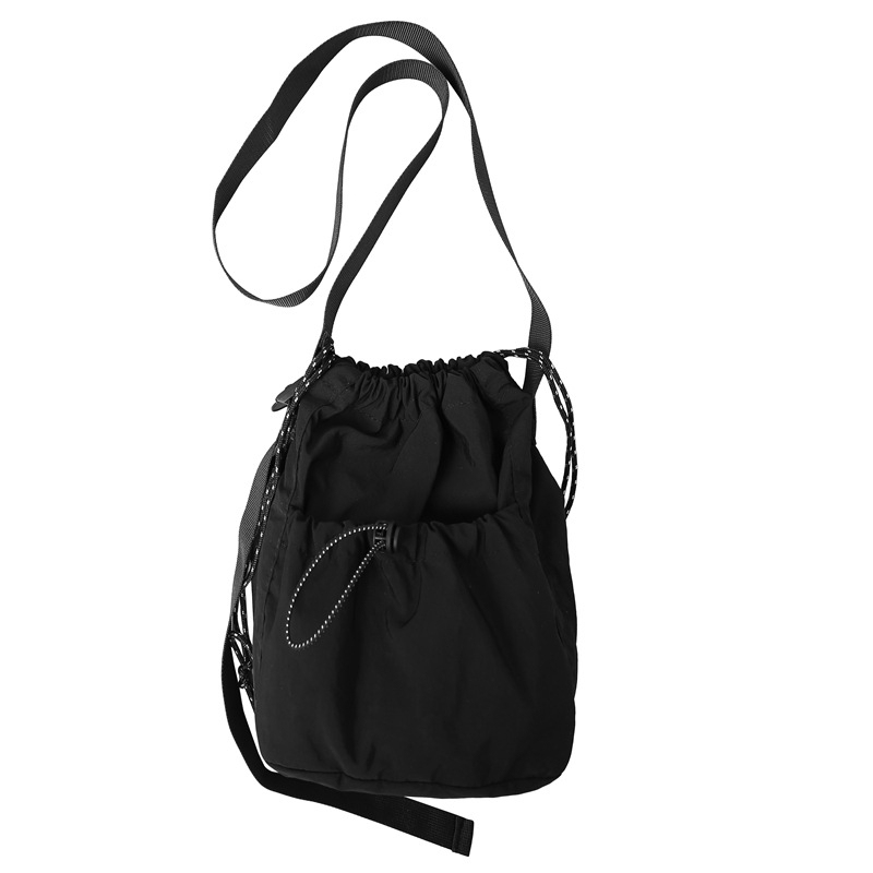 Crossbody bucket torba – Oxford platno, zatvarač, vodoravni kvadratni oblik, poliester podstava, jednostruka naramenica, gradski stil.