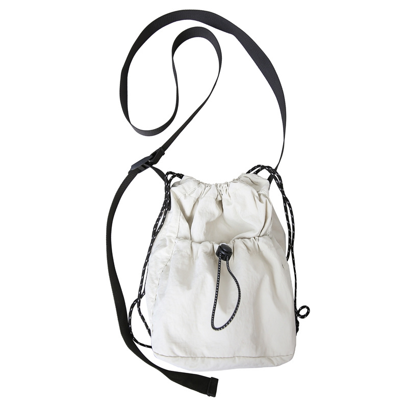 Crossbody bucket torba – Oxford platno, zatvarač, vodoravni kvadratni oblik, poliester podstava, jednostruka naramenica, gradski stil.