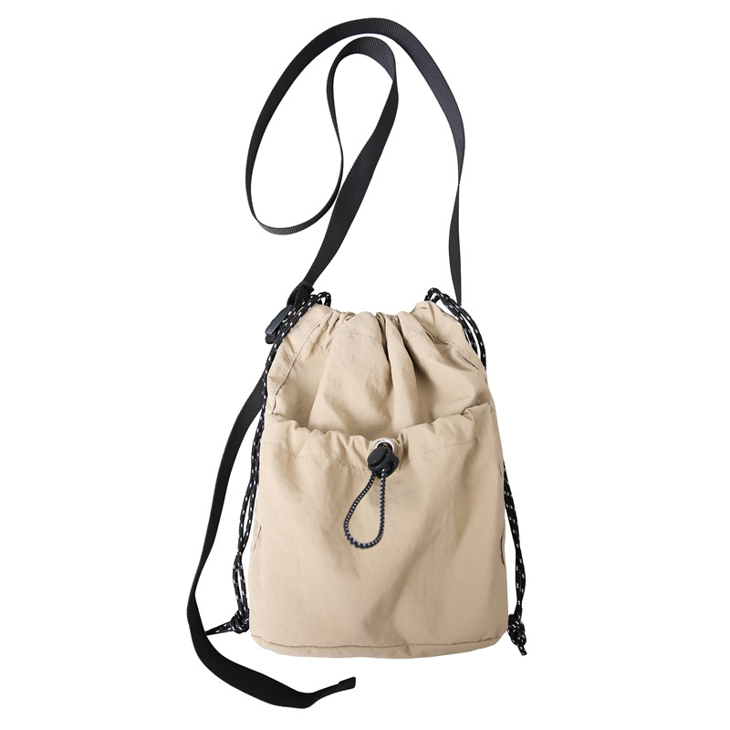 Crossbody bucket torba – Oxford platno, zatvarač, vodoravni kvadratni oblik, poliester podstava, jednostruka naramenica, gradski stil.