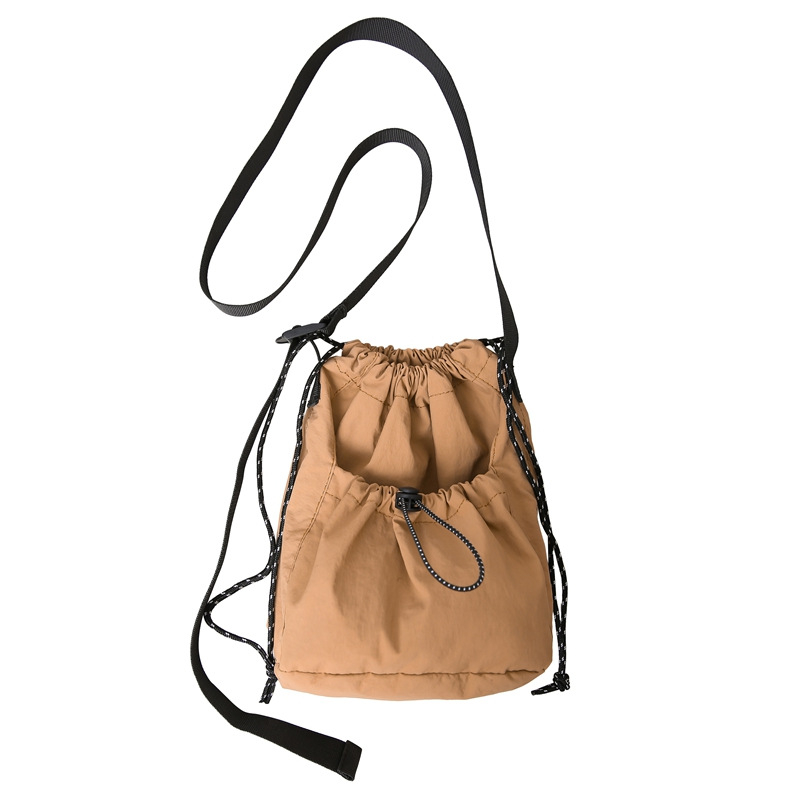 Crossbody bucket torba – Oxford platno, zatvarač, vodoravni kvadratni oblik, poliester podstava, jednostruka naramenica, gradski stil.