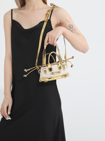 PU materijal mini crossbody torba, horizontalnog kvadratnog oblika, otvor s špagom, podstava od poliestera, džep za telefon.