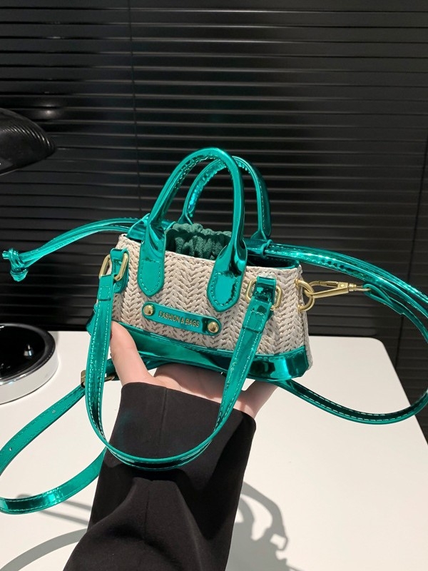PU materijal mini crossbody torba, horizontalnog kvadratnog oblika, otvor s špagom, podstava od poliestera, džep za telefon.