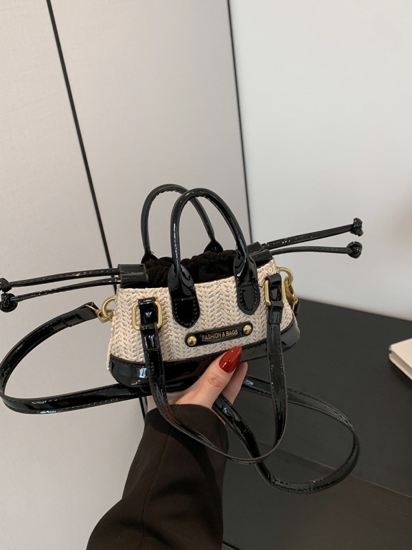 PU materijal mini crossbody torba, horizontalnog kvadratnog oblika, otvor s špagom, podstava od poliestera, džep za telefon.