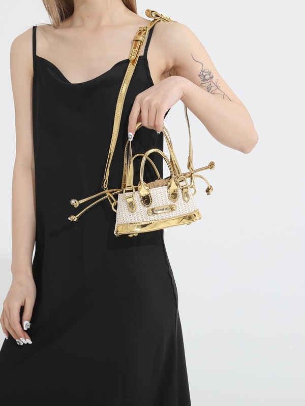 PU materijal mini crossbody torba, horizontalnog kvadratnog oblika, otvor s špagom, podstava od poliestera, džep za telefon.