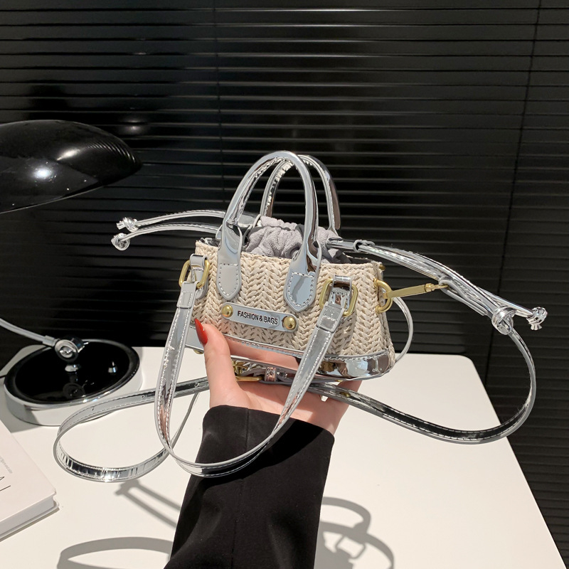 PU materijal mini crossbody torba, horizontalnog kvadratnog oblika, otvor s špagom, podstava od poliestera, džep za telefon.