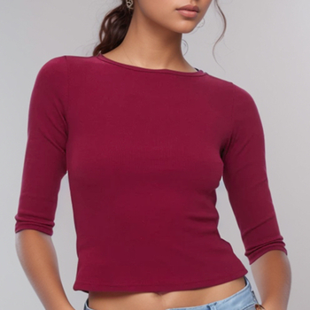 Slim-fit полиестерна тениска с кръгло деколте, къса дължина, бродерия