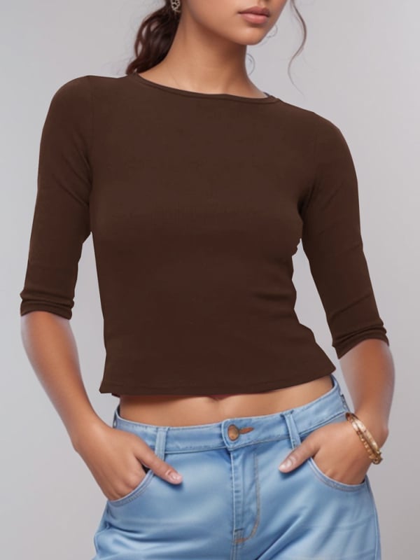 Slim-fit полиестерна тениска с кръгло деколте, къса дължина, бродерия