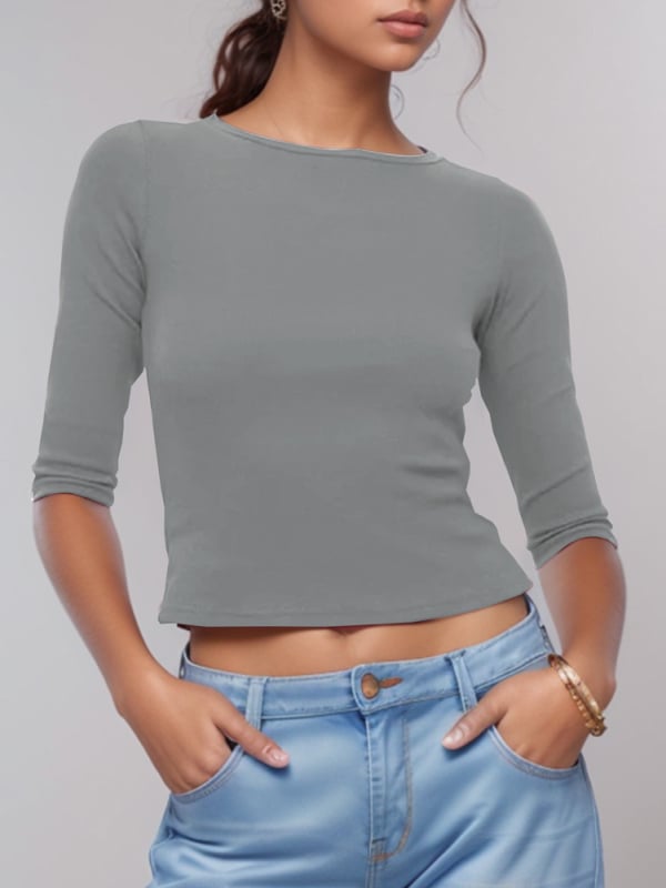 Slim-fit полиестерна тениска с кръгло деколте, къса дължина, бродерия