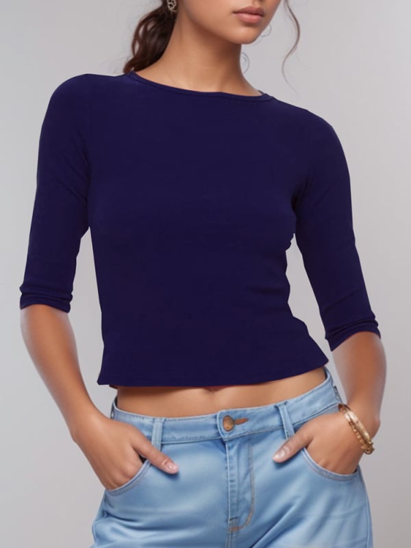 Slim-fit полиестерна тениска с кръгло деколте, къса дължина, бродерия