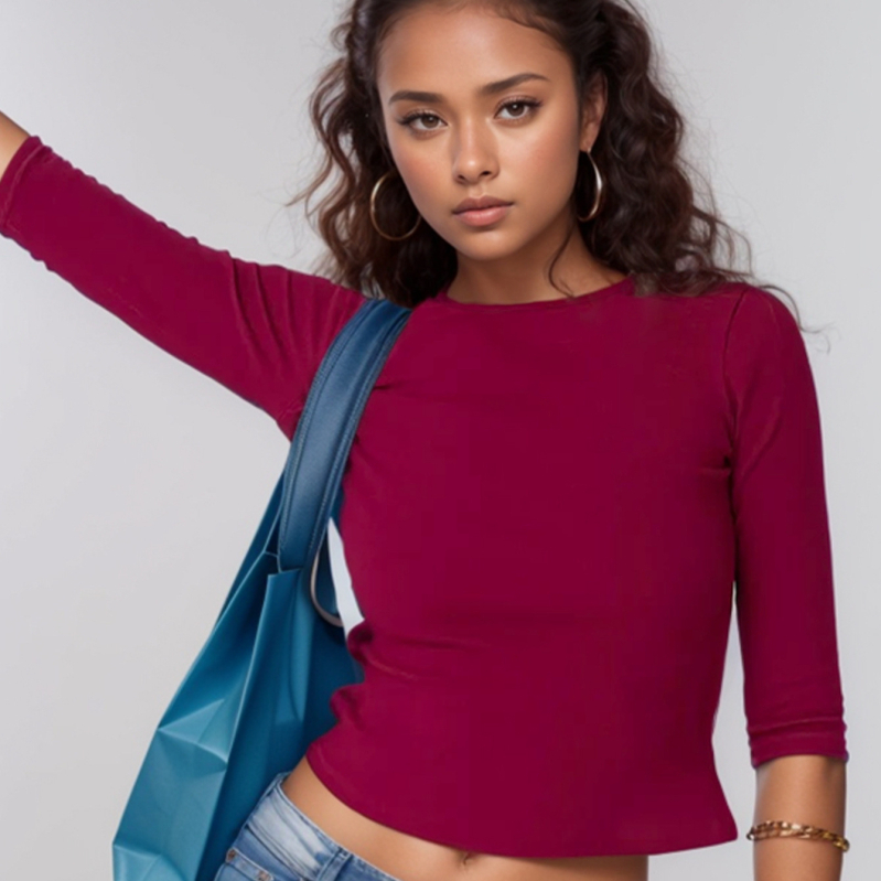 Slim-fit полиестерна тениска с кръгло деколте, къса дължина, бродерия