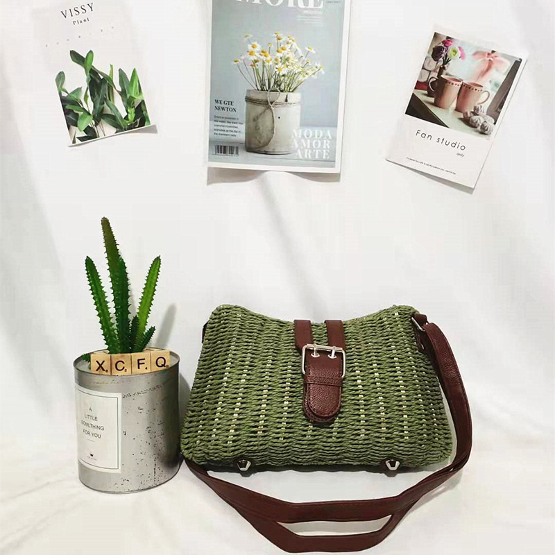 Torba od ratana, pletena, crossbody, horizontalno kvadratnog oblika, zatvaranje zasunom