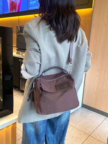 Mukari ženska crossbody torba od Oxford platna, s pretincom za telefon i laminiranim džepom sa zatvaračem, horizontalni kvadratični oblik, zatvaranje na zip