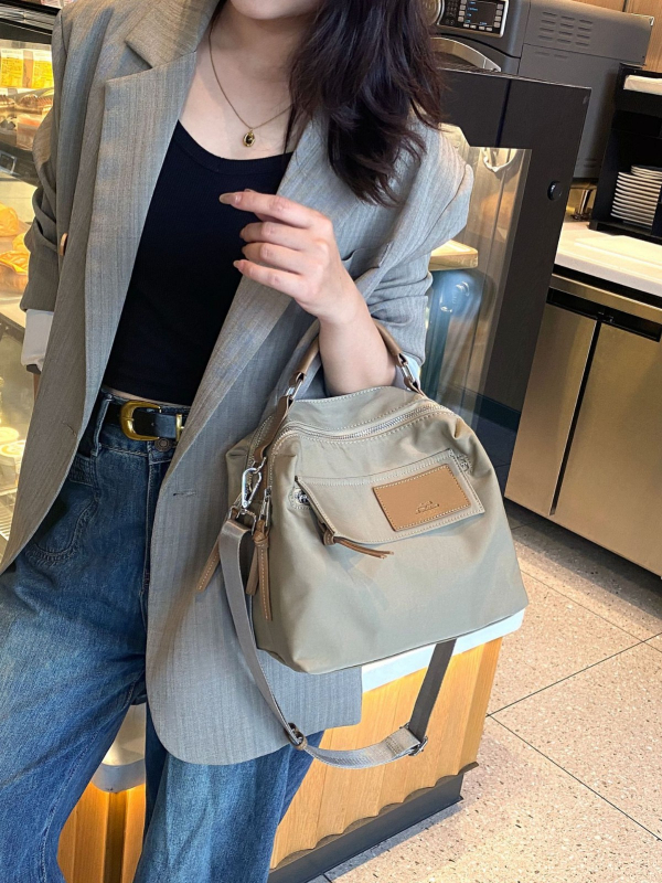 Mukari ženska crossbody torba od Oxford platna, s pretincom za telefon i laminiranim džepom sa zatvaračem, horizontalni kvadratični oblik, zatvaranje na zip