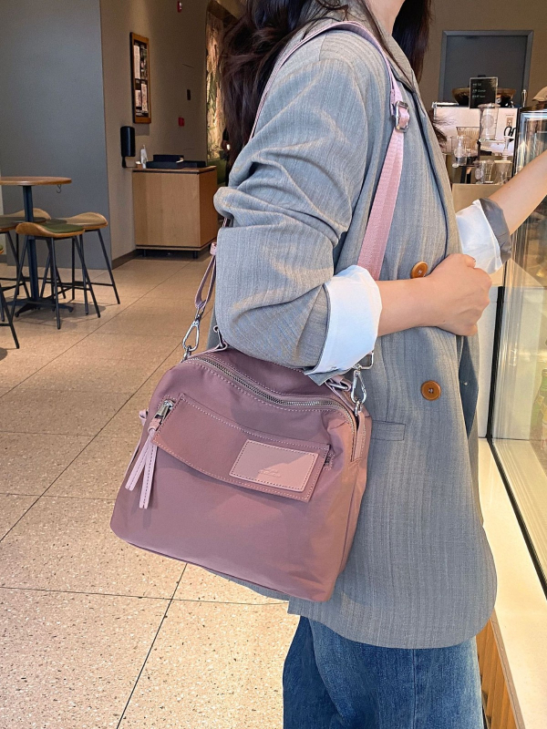 Mukari ženska crossbody torba od Oxford platna, s pretincom za telefon i laminiranim džepom sa zatvaračem, horizontalni kvadratični oblik, zatvaranje na zip
