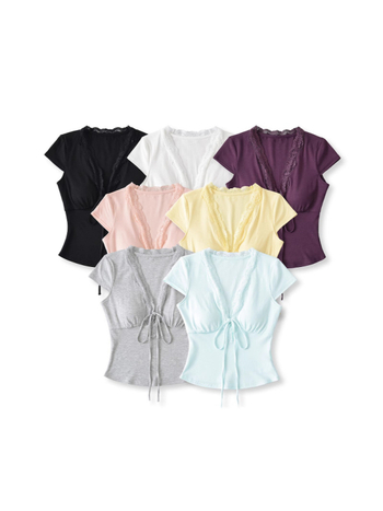 Μπλουζάκι Slim-Fit από Ρέγιόν με V-λαιμό, κοντά μανίκια και δαντελένιες άκρες