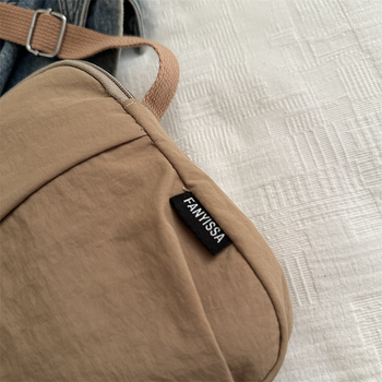 Notelli street-style torba preko ramena od Oxford materijala, vodootporna, kompaktnog horizontalno kvadratnog oblika, zatvarač, unutarnja džep za telefon, poliester podstava, jedna naramenica