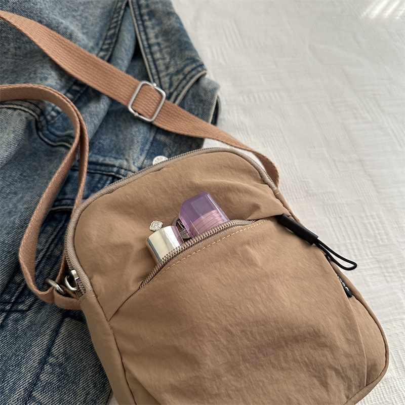 Notelli street-style torba preko ramena od Oxford materijala, vodootporna, kompaktnog horizontalno kvadratnog oblika, zatvarač, unutarnja džep za telefon, poliester podstava, jedna naramenica