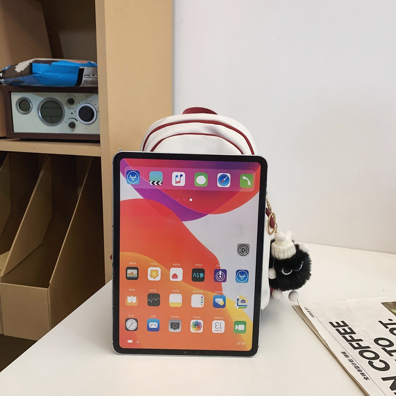 Torba za prsa crossbody — najlon, gradska jednostavnost, zatvarač, unutarnji džepovi za telefon i identifikacijsku karticu te džep sa zatvaračem, proljeće 2024