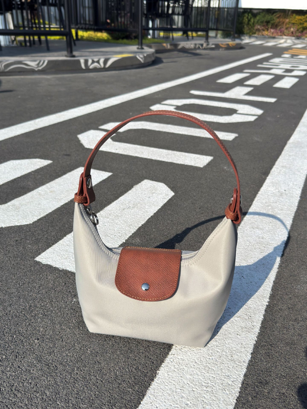 Ženska crossbody torbica s dumpling oblikom, od oxford platna, gradski minimalistički stil, zip zatvarač, poliester podstava