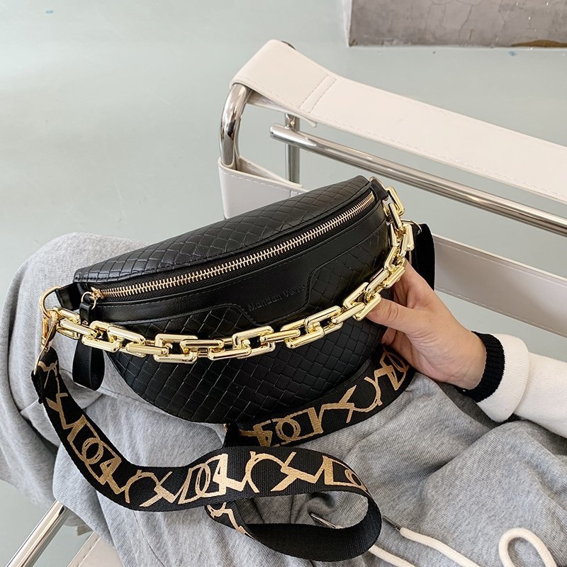 Crossbody torba s debelim lancem i romb dizajnom — PU materijal; karirani uzorak; zatvaranje zipom; unutarnja džep sa zipom