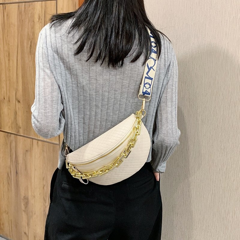 Crossbody torba s debelim lancem i romb dizajnom — PU materijal; karirani uzorak; zatvaranje zipom; unutarnja džep sa zipom