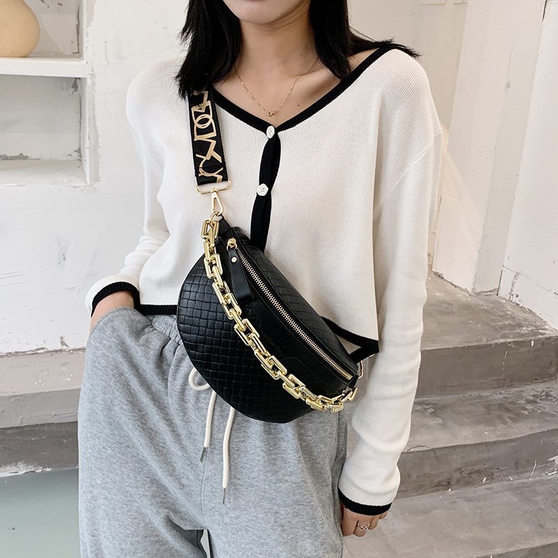Crossbody torba s debelim lancem i romb dizajnom — PU materijal; karirani uzorak; zatvaranje zipom; unutarnja džep sa zipom