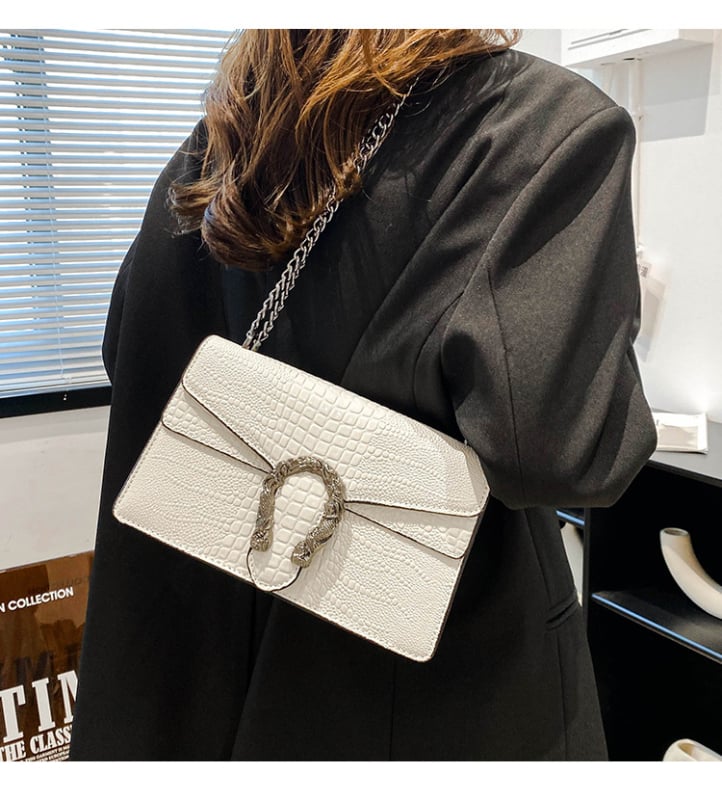 Ženska crossbody torbica u stilu kyber funkcije — vodoravni kvadratni oblik, PU materijal, magnetsko zatvaranje, džep sa zipom, jedna naramenica