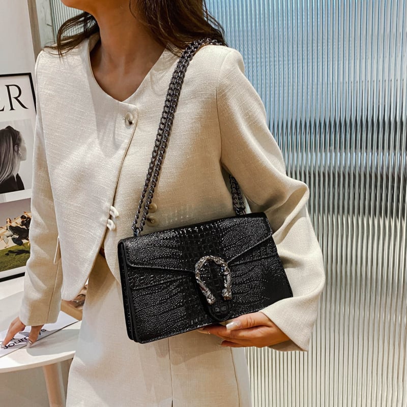 Ženska crossbody torbica u stilu kyber funkcije — vodoravni kvadratni oblik, PU materijal, magnetsko zatvaranje, džep sa zipom, jedna naramenica