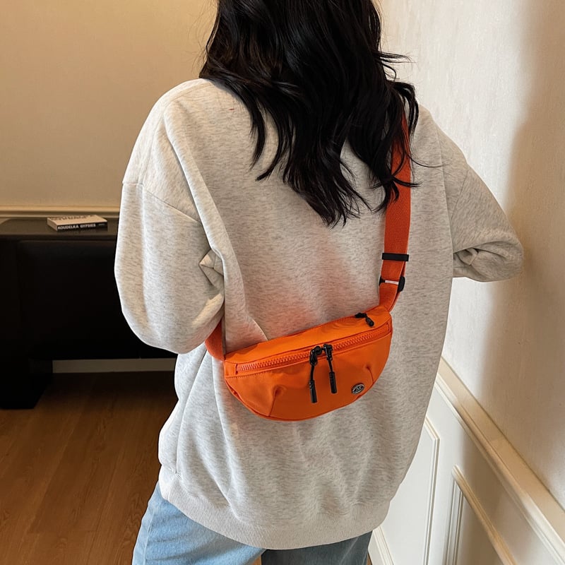 Torba crossbody u obliku dumplinga, materijal platno, zatvarač, ulični stil