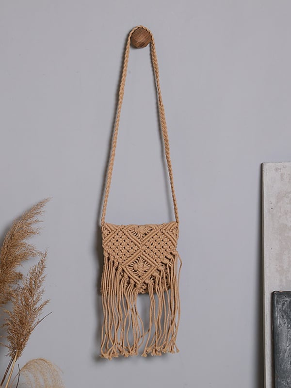 Vállon átívelő táska bojt és szalma fonatból, négyszögletes forma, cipzáras zárás, zseb a telefon számára, városi minimalist stílus (nyár 2025)