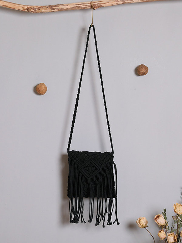 Vállon átívelő táska bojt és szalma fonatból, négyszögletes forma, cipzáras zárás, zseb a telefon számára, városi minimalist stílus (nyár 2025)