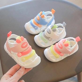 Jingqi ljetne sandale za bebe i malu djecu – mrežasti gornji dio, meka potplata, dišući, protuklizno, Velcro zatvaranje, niski profil, 12–36 mjeseci, uzorak gusjenice