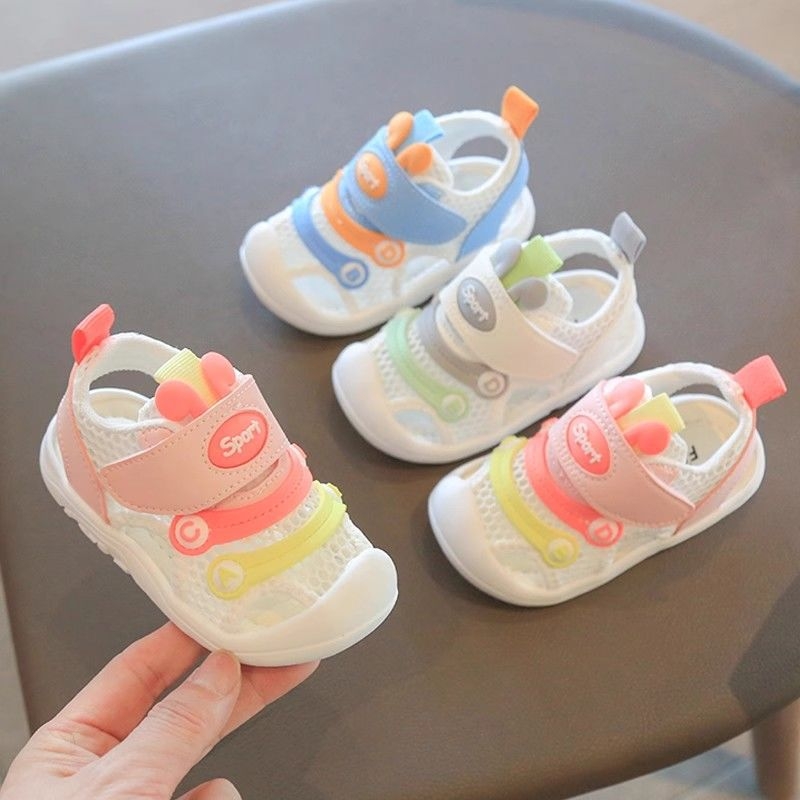 Jingqi ljetne sandale za bebe i malu djecu – mrežasti gornji dio, meka potplata, dišući, protuklizno, Velcro zatvaranje, niski profil, 12–36 mjeseci, uzorak gusjenice
