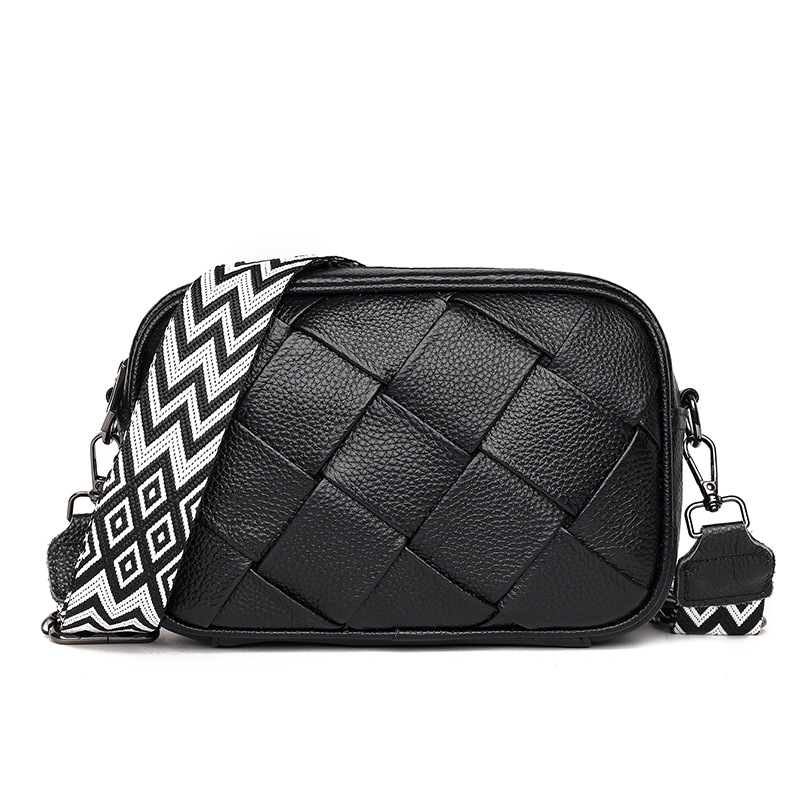 Kožna ženska crossbody torbica s pletenim uzorkom – vodoravni kvadratnog oblika, zatvarač, poliester podstava (Materijal: prava koža; Stil: pleteni uzorak; Oblik: vodoravni kvadrat; Otvaranje: zatvarač; Podstava: poliester)