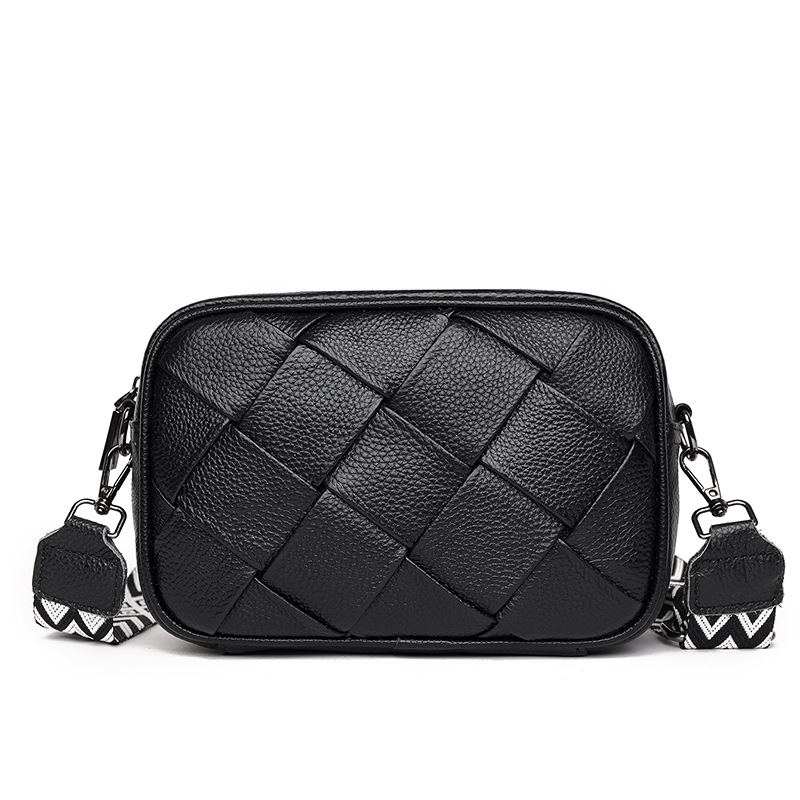 Kožna ženska crossbody torbica s pletenim uzorkom – vodoravni kvadratnog oblika, zatvarač, poliester podstava (Materijal: prava koža; Stil: pleteni uzorak; Oblik: vodoravni kvadrat; Otvaranje: zatvarač; Podstava: poliester)