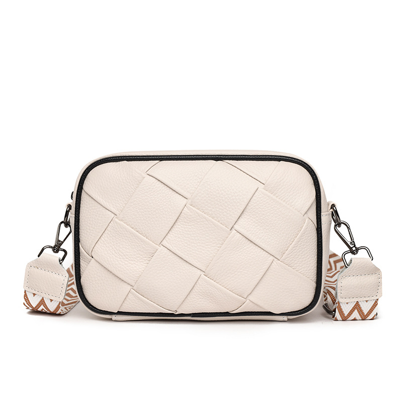 Kožna ženska crossbody torbica s pletenim uzorkom – vodoravni kvadratnog oblika, zatvarač, poliester podstava (Materijal: prava koža; Stil: pleteni uzorak; Oblik: vodoravni kvadrat; Otvaranje: zatvarač; Podstava: poliester)