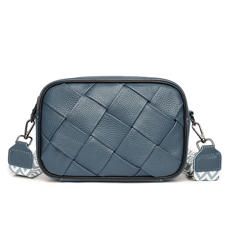 Kožna ženska crossbody torbica s pletenim uzorkom – vodoravni kvadratnog oblika, zatvarač, poliester podstava (Materijal: prava koža; Stil: pleteni uzorak; Oblik: vodoravni kvadrat; Otvaranje: zatvarač; Podstava: poliester)