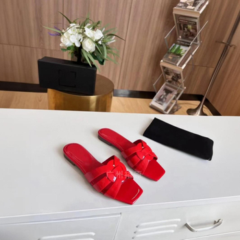 Дамски кожени мюли с квадратен нос и отворени пръсти, горен материал: телешка кожа; вътрешен материал: козья кожа; подметка: гумирана; летни 2024