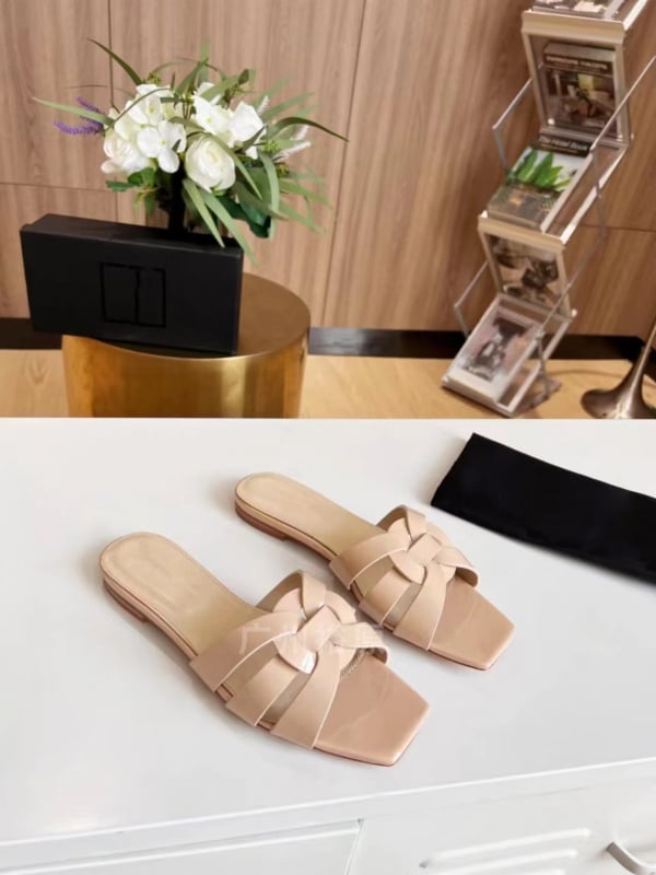 Дамски кожени мюли с квадратен нос и отворени пръсти, горен материал: телешка кожа; вътрешен материал: козья кожа; подметка: гумирана; летни 2024