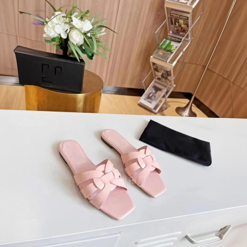 Дамски кожени мюли с квадратен нос и отворени пръсти, горен материал: телешка кожа; вътрешен материал: козья кожа; подметка: гумирана; летни 2024