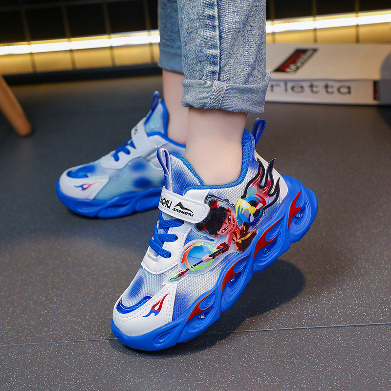 Nezha gyerekek futócipő világítással – hálós felsőrész, Velcro-zárás, EVA talp, légáteresztő, csúszásmentes