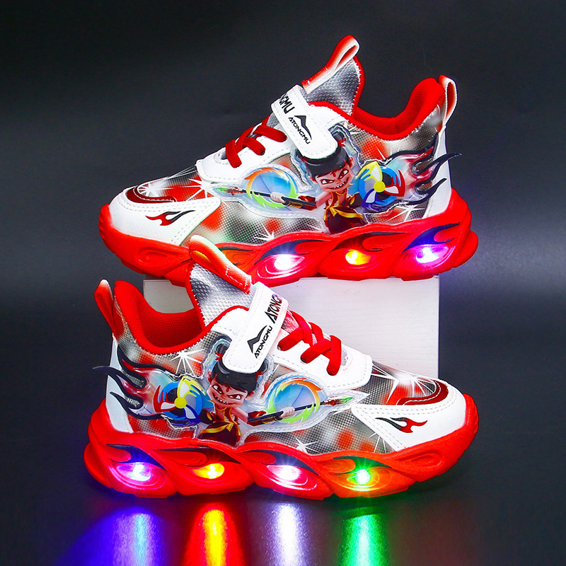 Nezha gyerekek futócipő világítással – hálós felsőrész, Velcro-zárás, EVA talp, légáteresztő, csúszásmentes