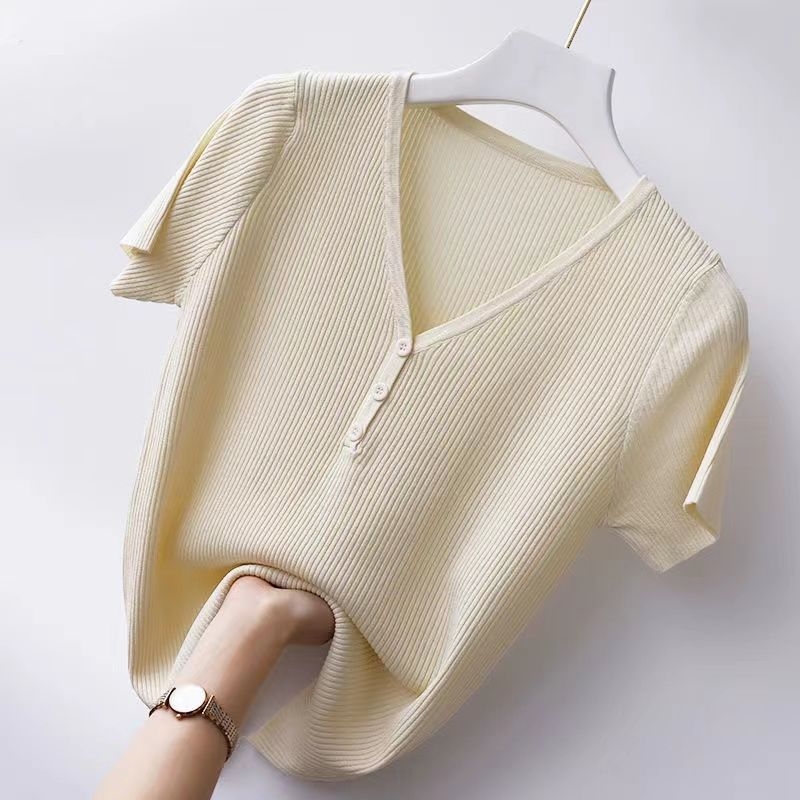 Stil coreean, croială slim, top tricotat din vâscoză cu decolteu în V, monocrom, mâneci 3/4, lungime 50–65 cm