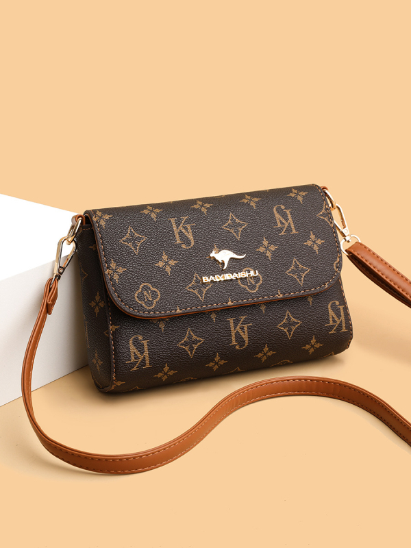 Ženska crossbody torba kvadratnog oblika, PVC materijal, podstava poliester, zatvaranje kapicom, unutarnji džepovi: zip pretinac, džep za mobitel, svakodnevna upotreba, jesen 2023