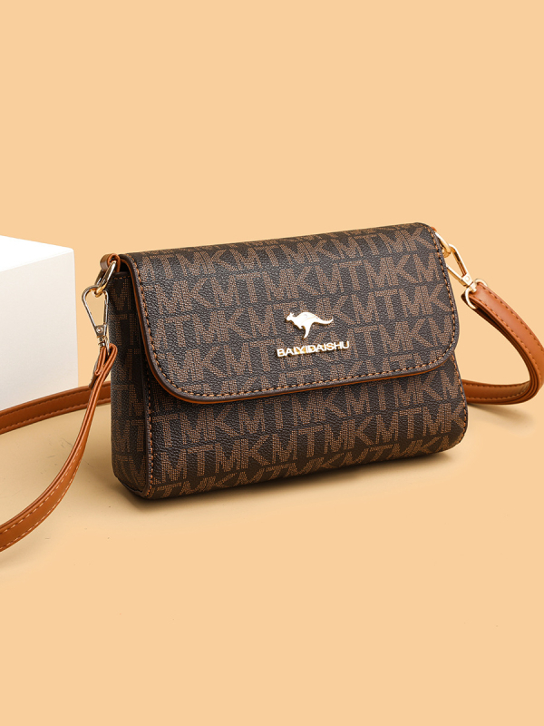 Ženska crossbody torba kvadratnog oblika, PVC materijal, podstava poliester, zatvaranje kapicom, unutarnji džepovi: zip pretinac, džep za mobitel, svakodnevna upotreba, jesen 2023