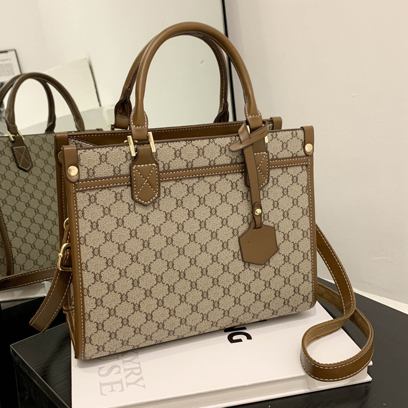 Ai Fashion PU Tote torba s lančanom ručkom, zatvaranje na zip, vodoravni kvadratni oblik, unutarnji džep sa zipom